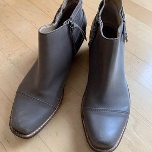 LaTigo Anthropologie Prima taupe bootie, 9. CB1677